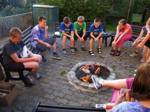 20140618 - 5.třída - Táborák a spaní ve škole