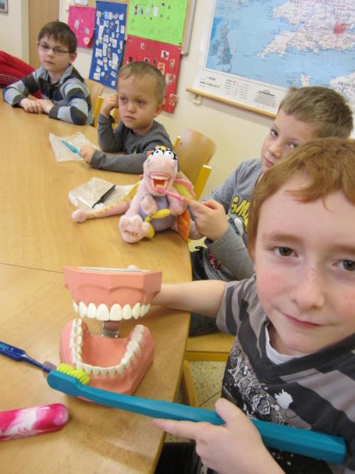 20140221 - Školení o správném čištění zubů