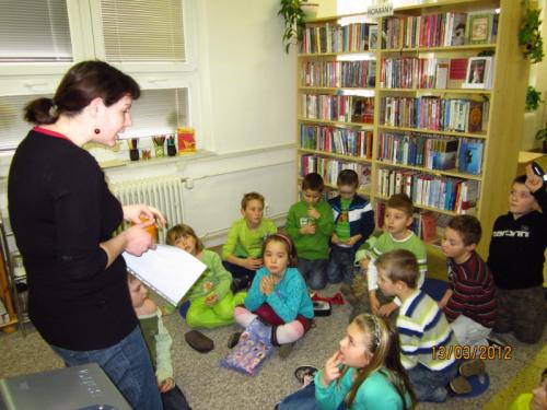 20120313 - Školní družina ve zlechovské knihovně