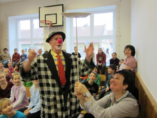 20120123 - Klaun a kouzelník Bimbo v naší škole