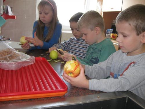 20111115 - Jablíčkový týden v první třídě